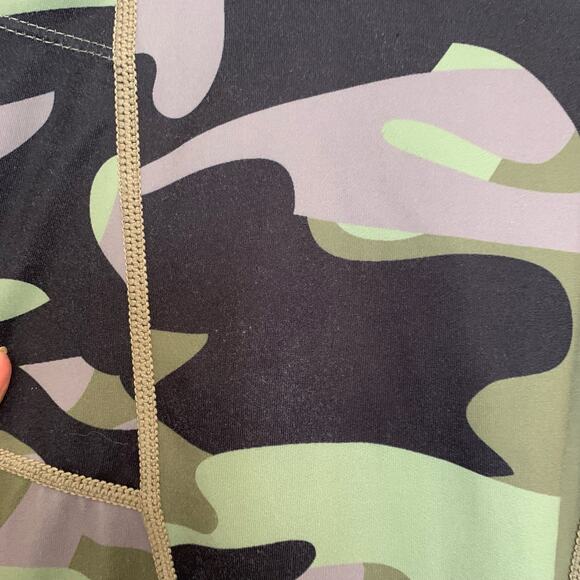 Zyia green camo print cropped leggings size 2 - Picture 7 of 8